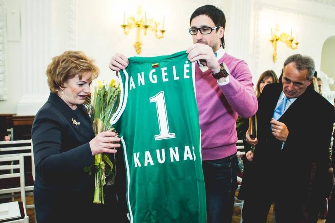Kaunui nusipelniusiems žmonėms – Santakos garbės ženklai