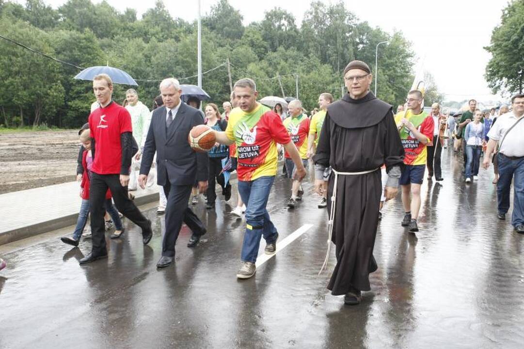 Pašventinti būsimo Onkologijos centro koplyčios varpai 