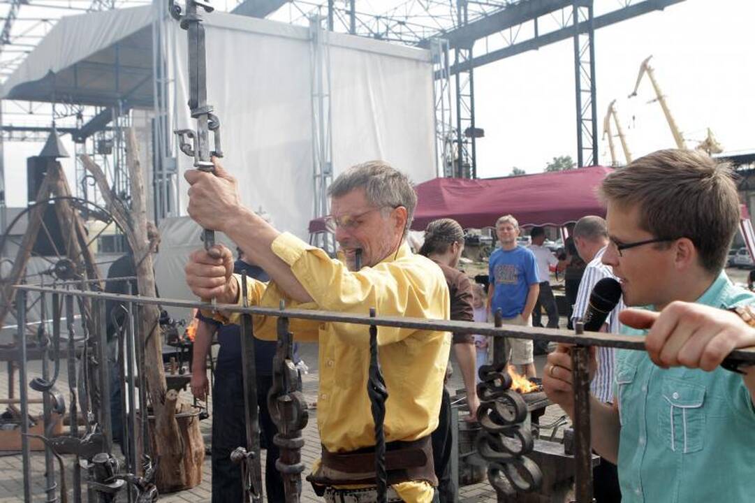 Kalviai pažadėjo nukaldinti tvorelę Danės krantinei
