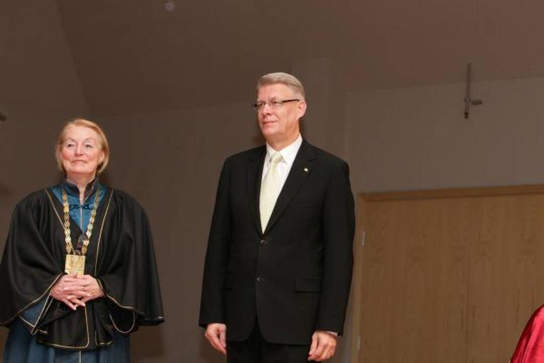 Latvijos prezidentas - KU garbės daktaras 