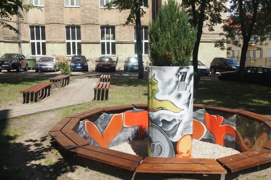 „Medis Vilniui“ - Technologijų ir dizaino kolegijos kiemelyje