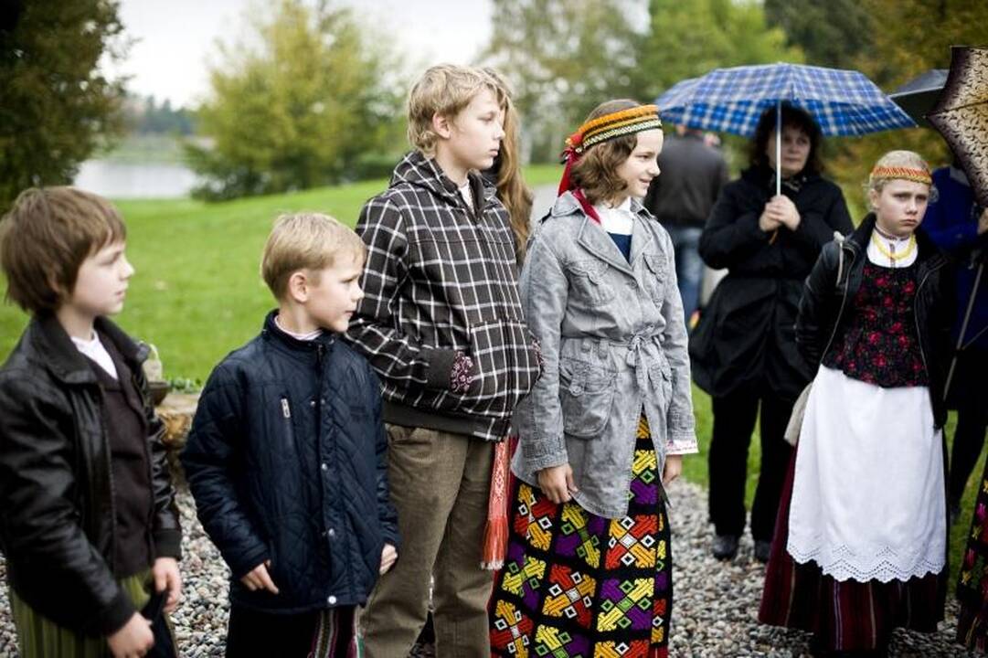 Festivalio pradžią paženklino lietus, ugnis ir aitvarai