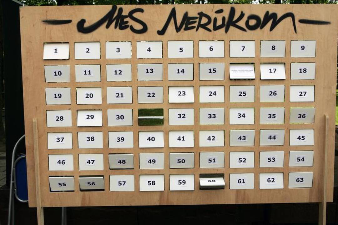 Diena be tabako Kaune: cigaretės buvo metamos į šiukšliadėžę