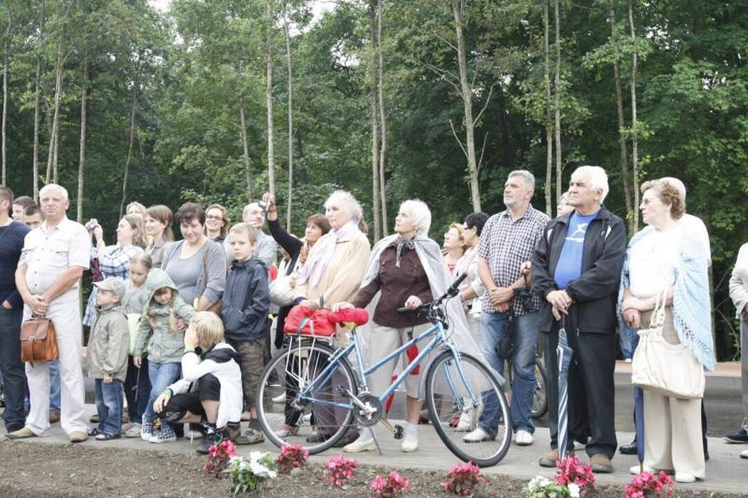 Pašventinti būsimo Onkologijos centro koplyčios varpai 