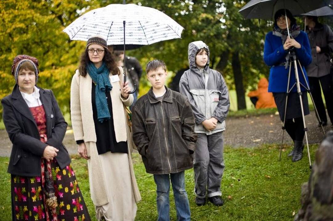 Festivalio pradžią paženklino lietus, ugnis ir aitvarai