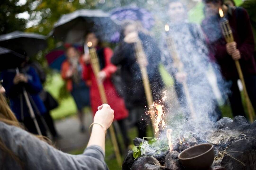 Festivalio pradžią paženklino lietus, ugnis ir aitvarai