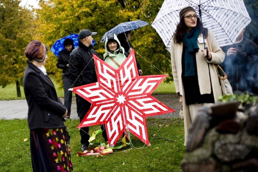 Festivalio pradžią paženklino lietus, ugnis ir aitvarai