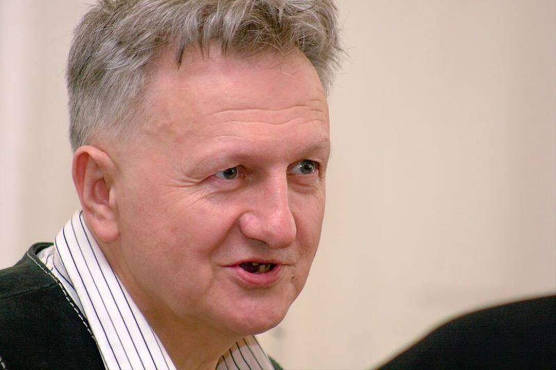 Kunigo žudikas skundžiasi kalėjime negalintis susitvarkyti dantų