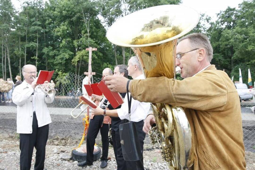 Pašventinti būsimo Onkologijos centro koplyčios varpai 
