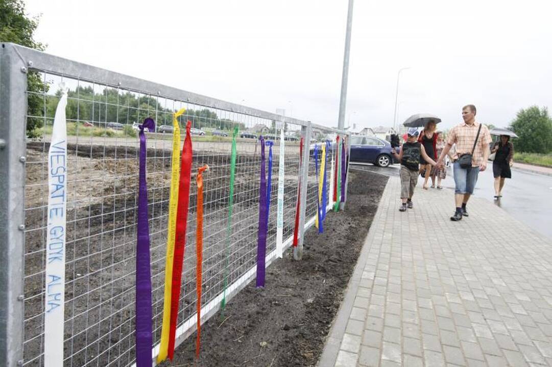 Pašventinti būsimo Onkologijos centro koplyčios varpai 