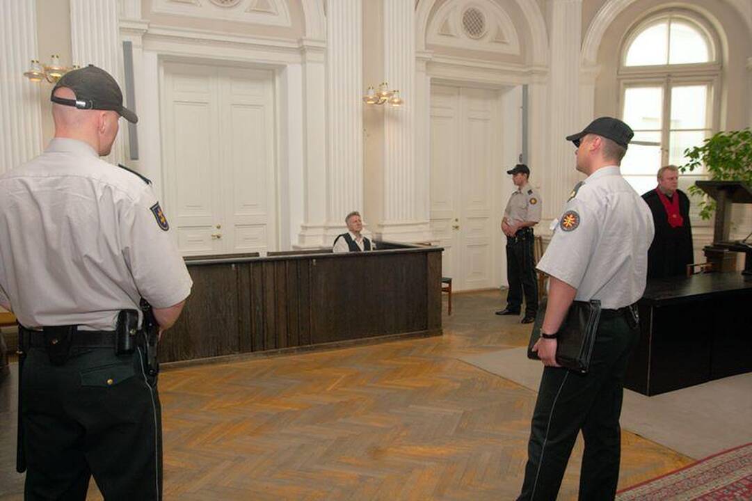 Kunigo žudikas skundžiasi kalėjime negalintis susitvarkyti dantų