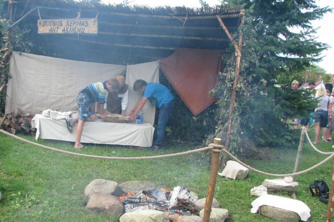 Nidoje šurmuliavo Senųjų amatų dienos   