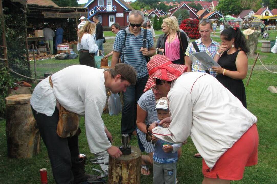 Nidoje šurmuliavo Senųjų amatų dienos   