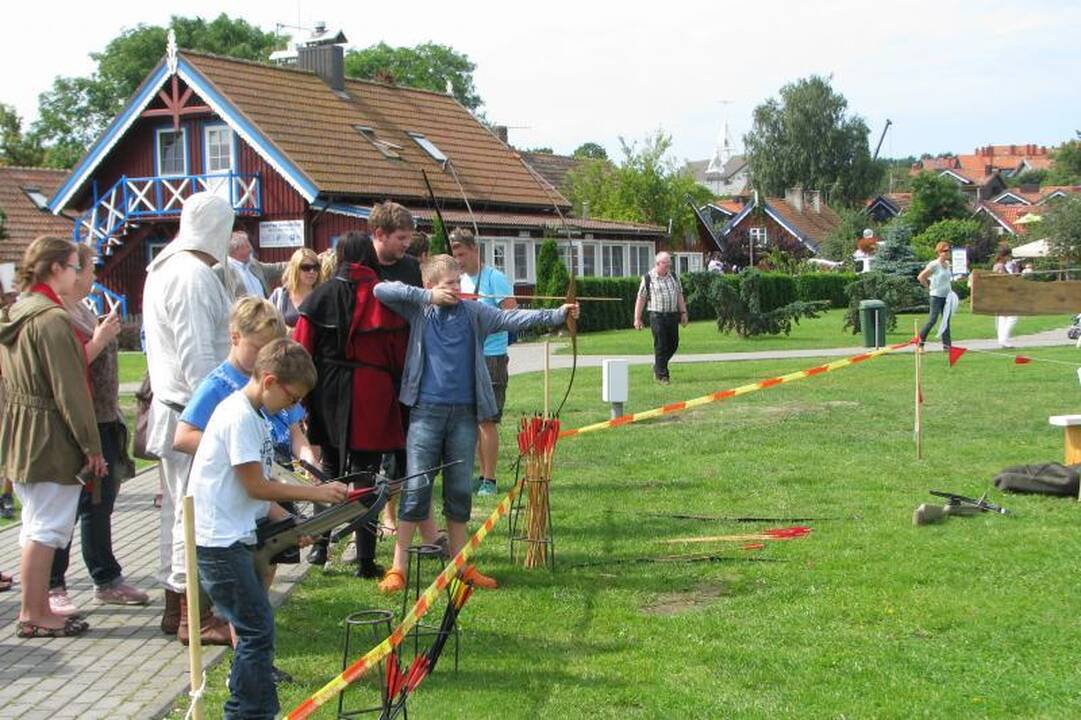 Nidoje šurmuliavo Senųjų amatų dienos   