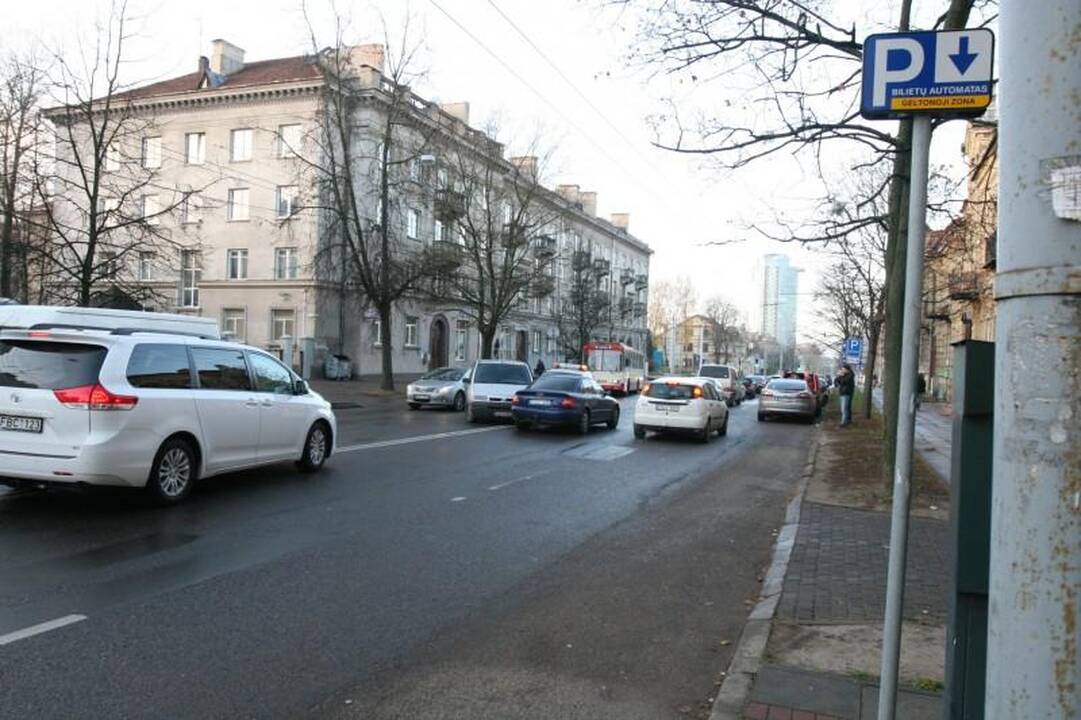 Neatidaus vairuotojo klaida: sudaužyti trys automobiliai