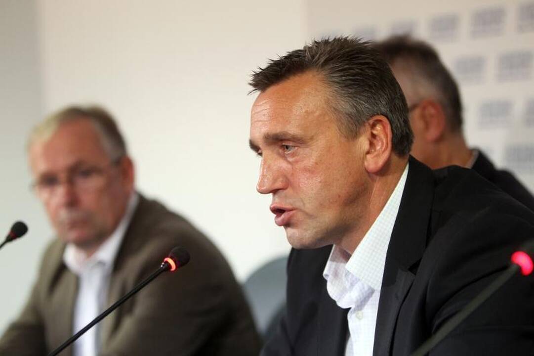 Bunda Lietuvos futbolo      bendruomenė?