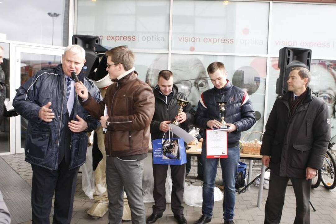 Joninės Čečėnijos aikštėje: visi pamiršo purvą