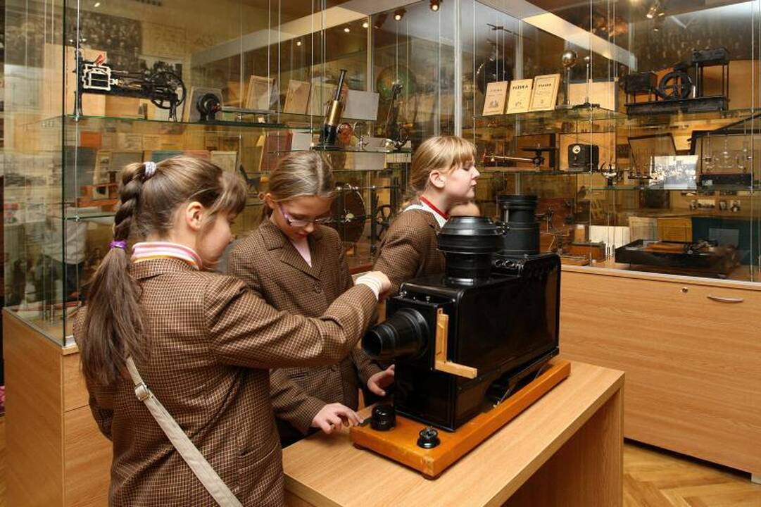 Muziejaus lankytojus nupurto prisiminimai apie pionierišką uniformą