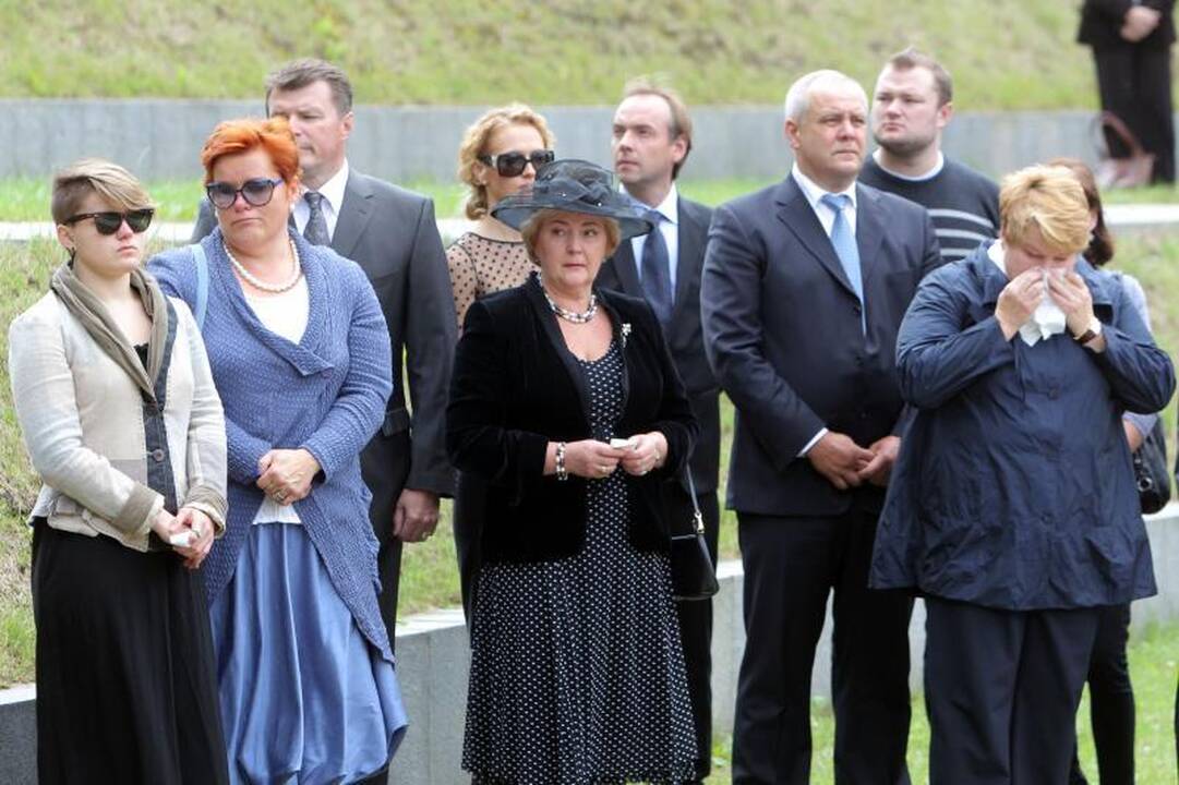 Atidengtas paminklas prezidentui A.M.Brazauskui