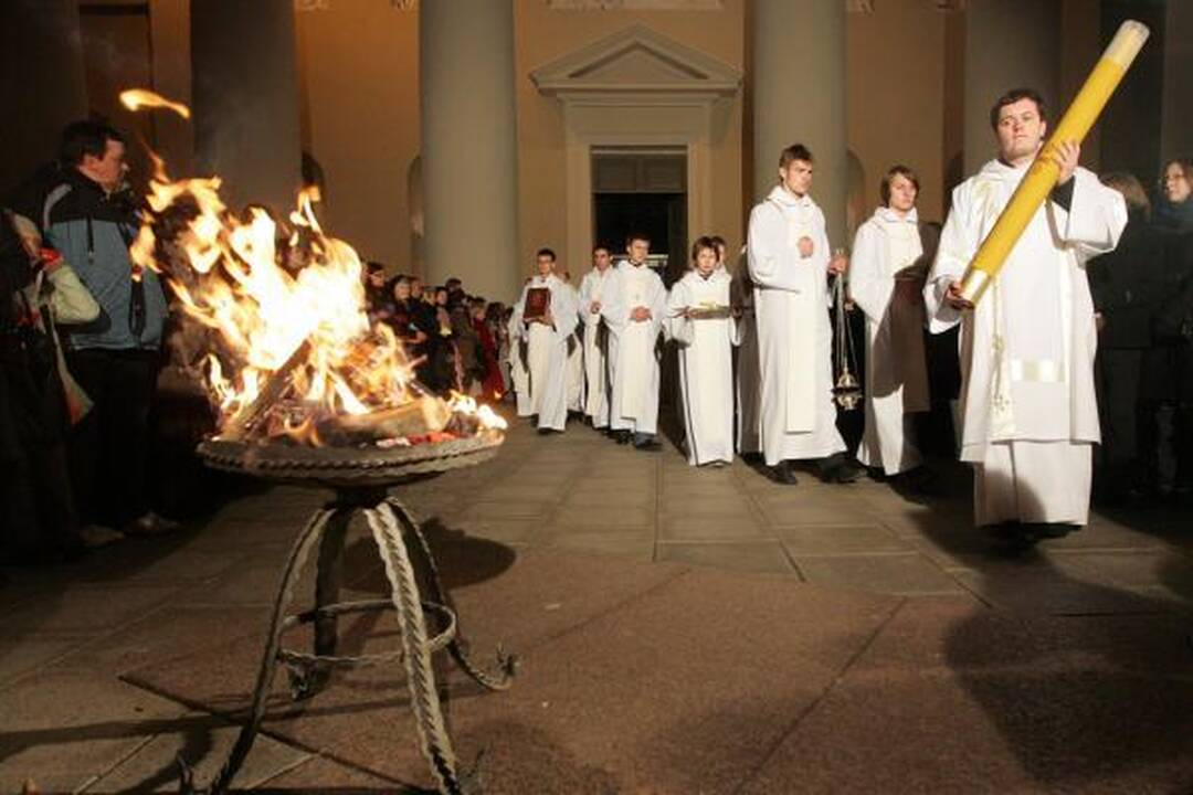 Velyknaktis į bažnyčias sukvietė tūkstančius tikinčiųjų 