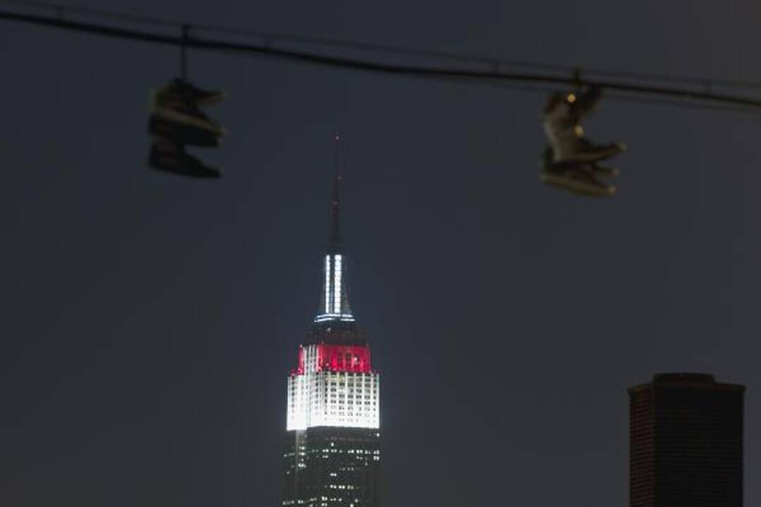 „Empire State Building“ nusidažė Japonijos vėliavos spalvomis