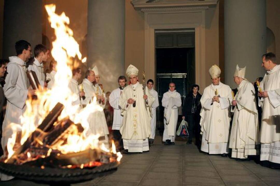 Velyknaktis į bažnyčias sukvietė tūkstančius tikinčiųjų 