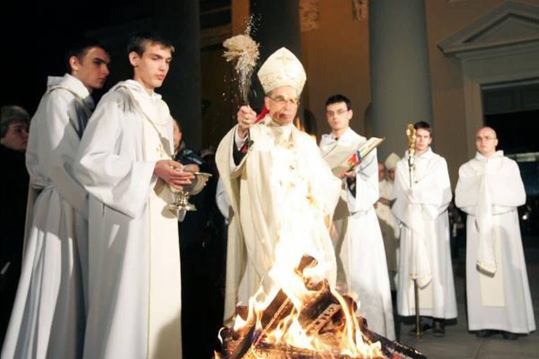 Velyknaktis į bažnyčias sukvietė tūkstančius tikinčiųjų 