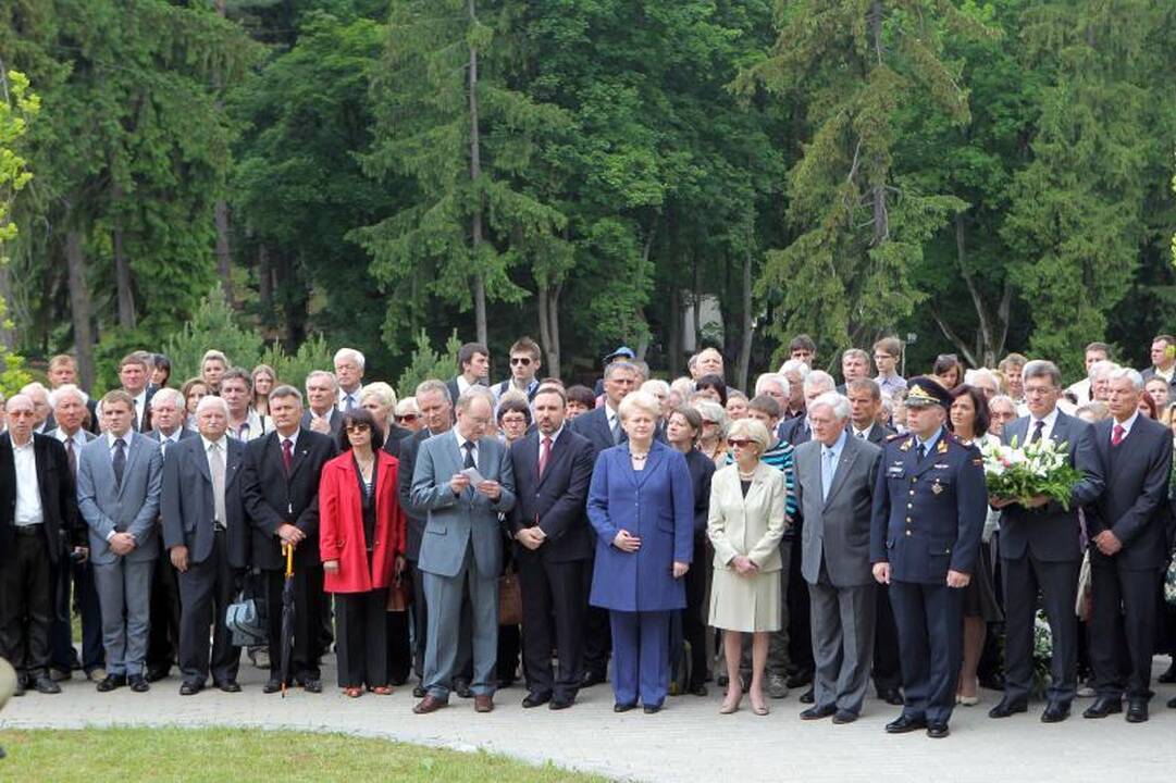 Atidengtas paminklas prezidentui A.M.Brazauskui