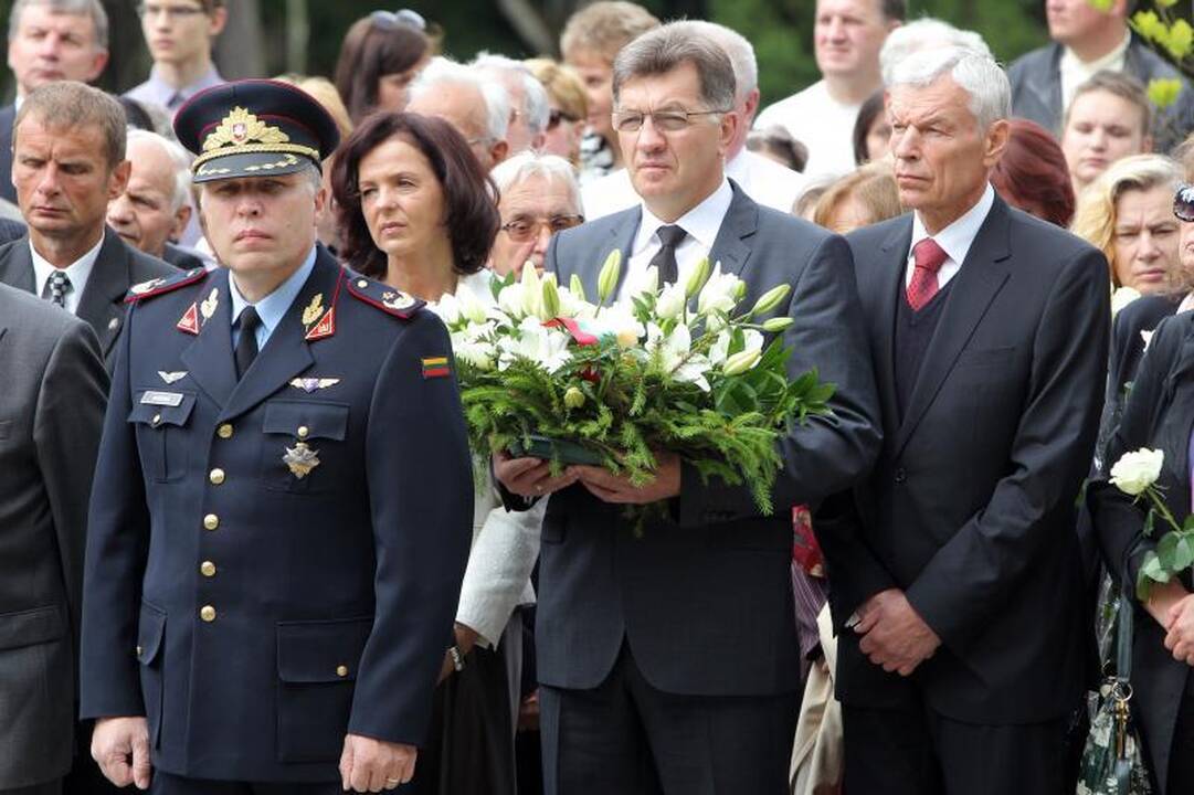 Atidengtas paminklas prezidentui A.M.Brazauskui