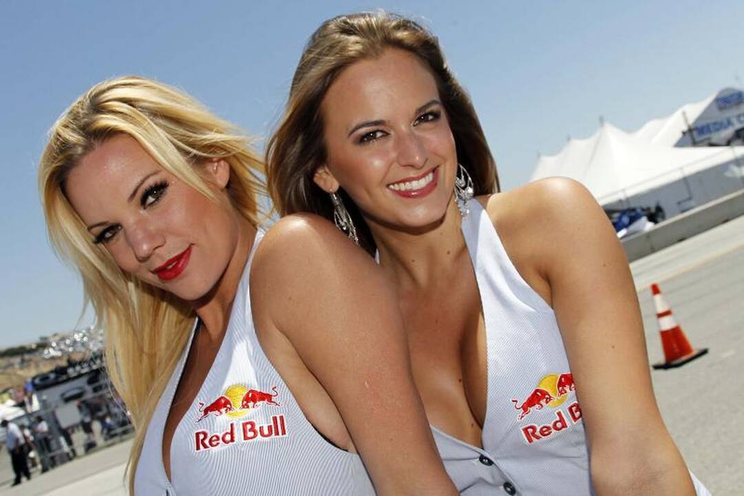 „MotoGP“ čempionate dėmesį traukia gražuolės