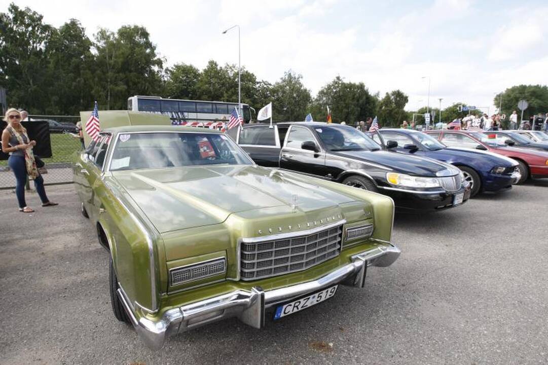 Palangos gatves papuošė įspūdingi automobiliai