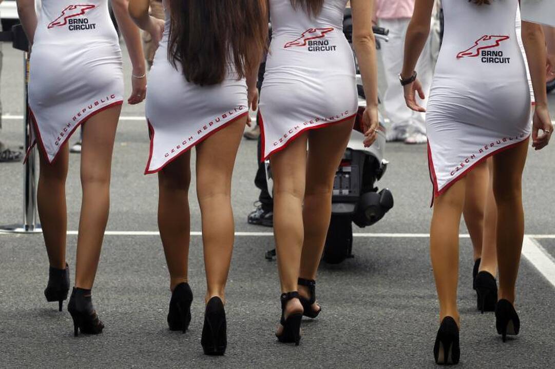 „MotoGP“ čempionate dėmesį traukia gražuolės
