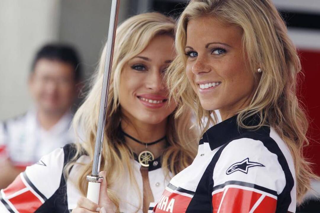 „MotoGP“ čempionate dėmesį traukia gražuolės