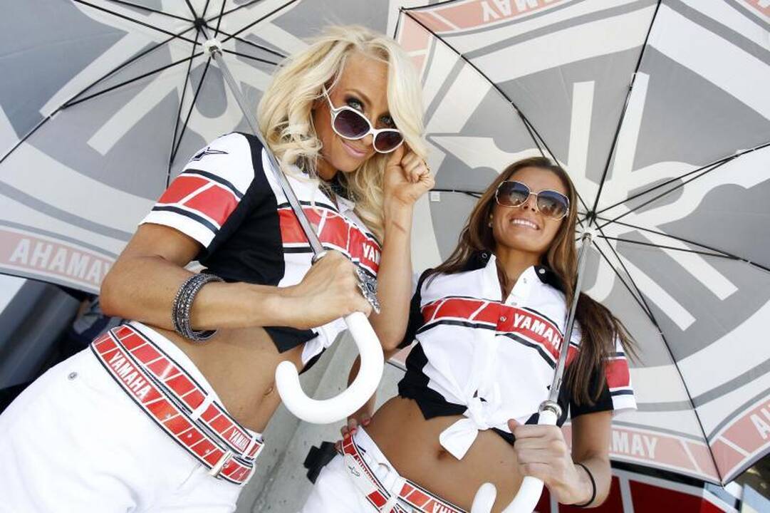 „MotoGP“ čempionate dėmesį traukia gražuolės