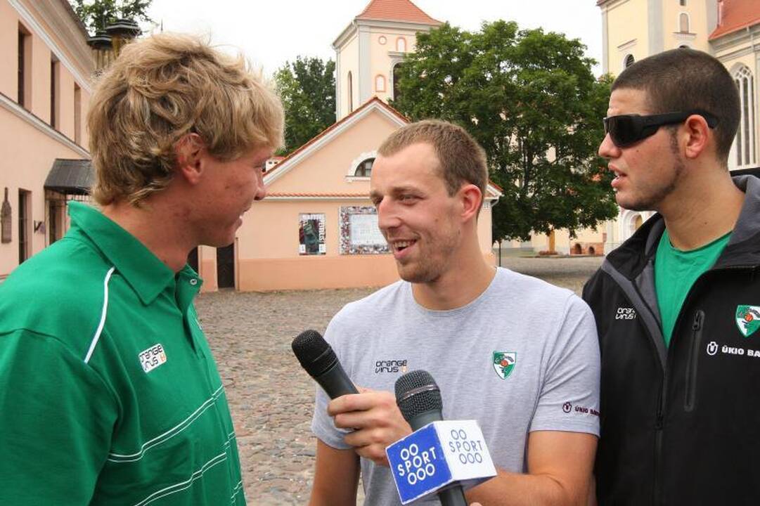 Iš krepšininkų lūpų - raginimai vairuoti saugiai