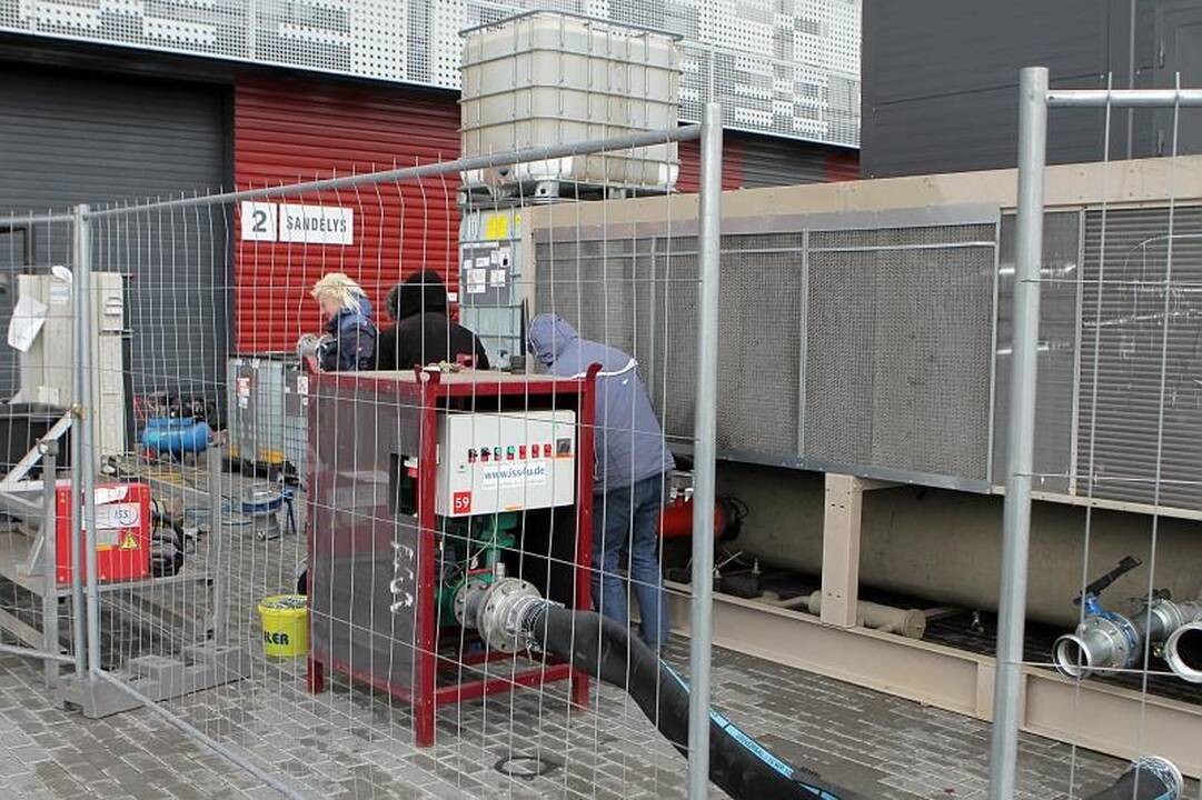 Klaipėdos arenoje pradėtas lieti ledas   