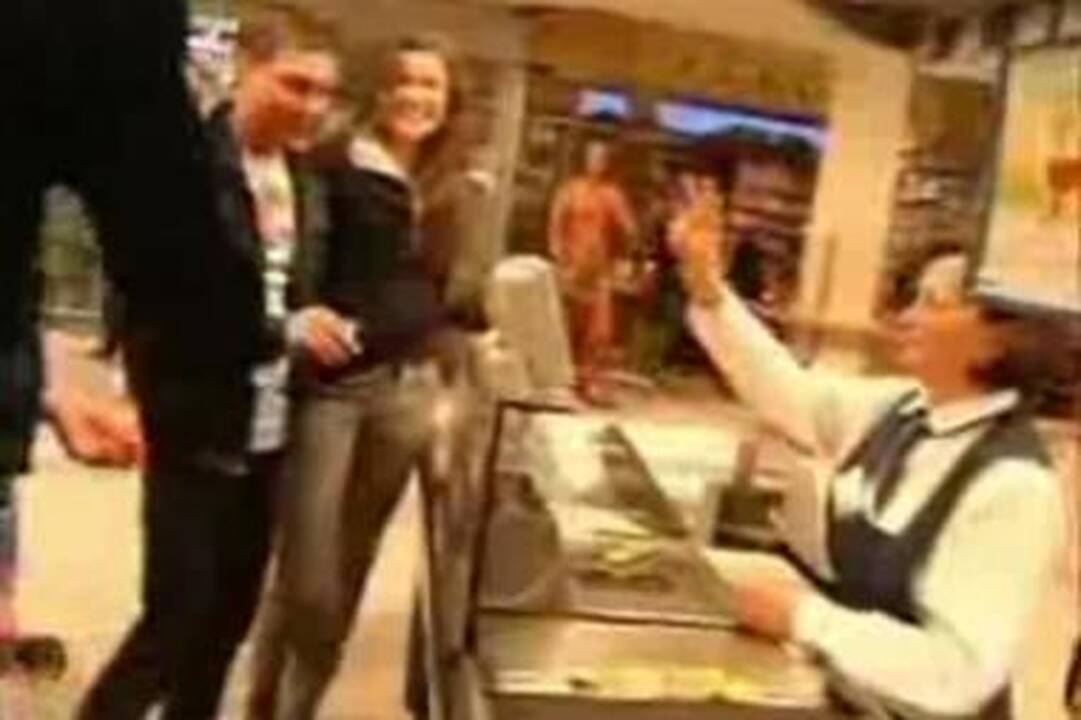 Kasininkės atiduoda išskirtinę pagarbą pirkėjams
