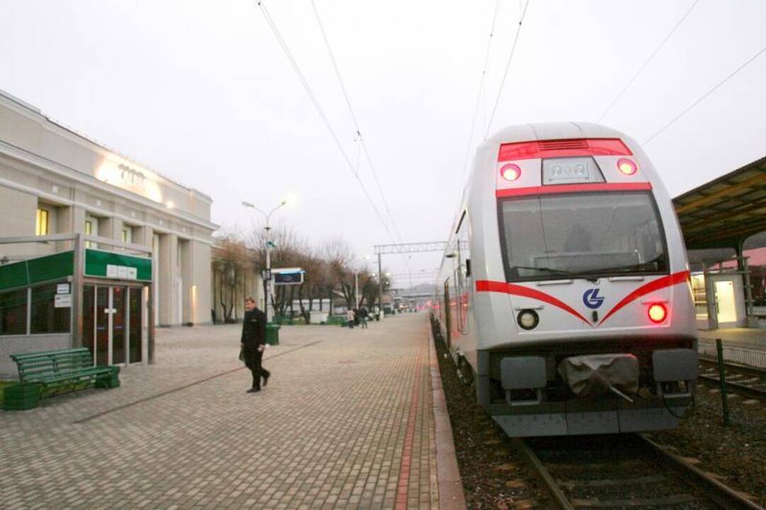 Keliaujantieji traukiniu automobilį Kaune galės statyti pigiau