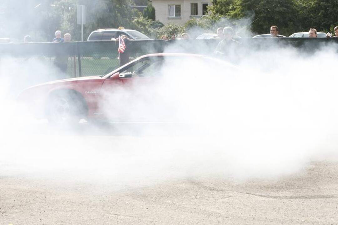 Palangos gatves papuošė įspūdingi automobiliai