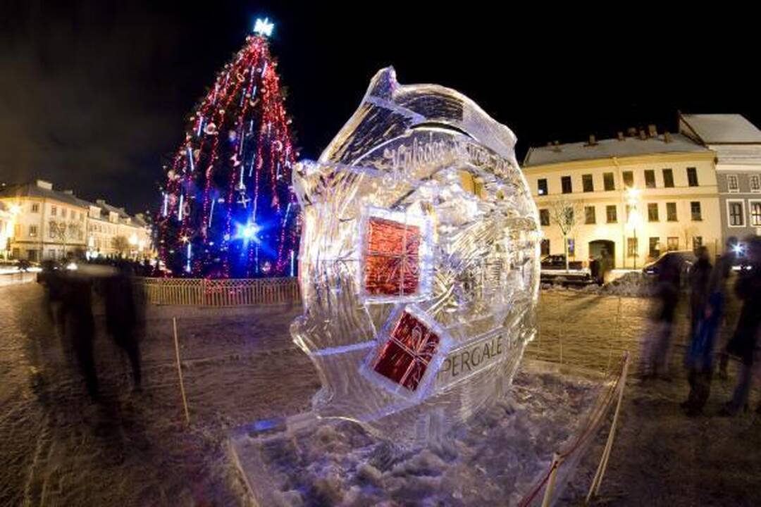 Kalėdos sostinėje: eglės įžiebimą išgelbėjo fejerverkai