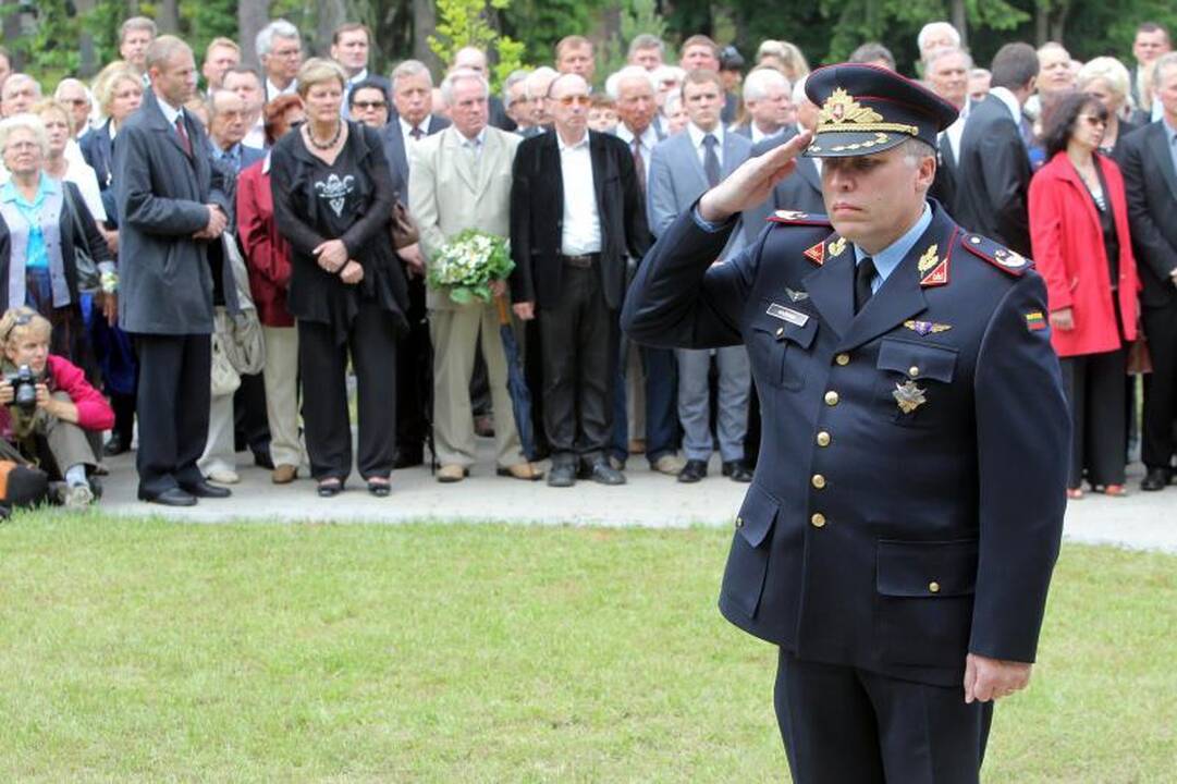 Atidengtas paminklas prezidentui A.M.Brazauskui