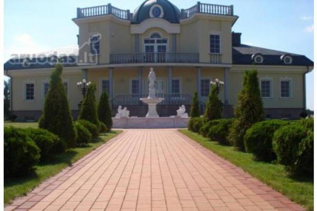 „Pilis“ prie Gilužio ežero