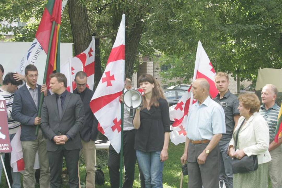 Konservatoriai prie Rusijos ambasados reiškė paramą Gruzijai