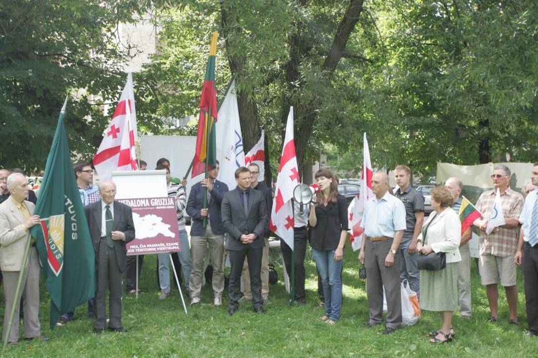 Konservatoriai prie Rusijos ambasados reiškė paramą Gruzijai