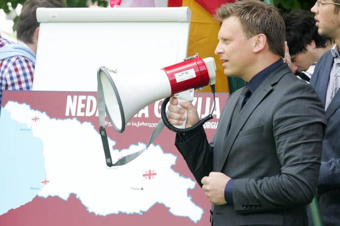 Konservatoriai prie Rusijos ambasados reiškė paramą Gruzijai