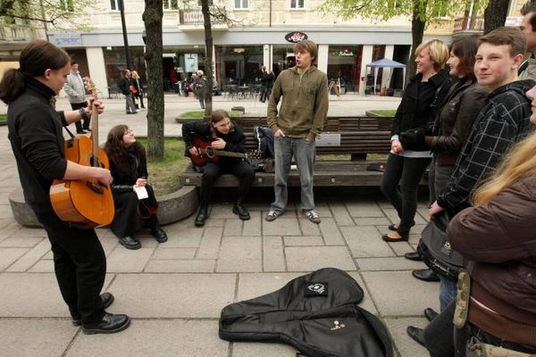 Nuo kultūringų muzikantų praeiviai nebėgo
