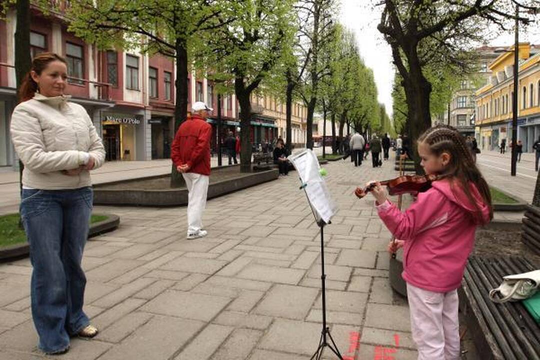 Nuo kultūringų muzikantų praeiviai nebėgo