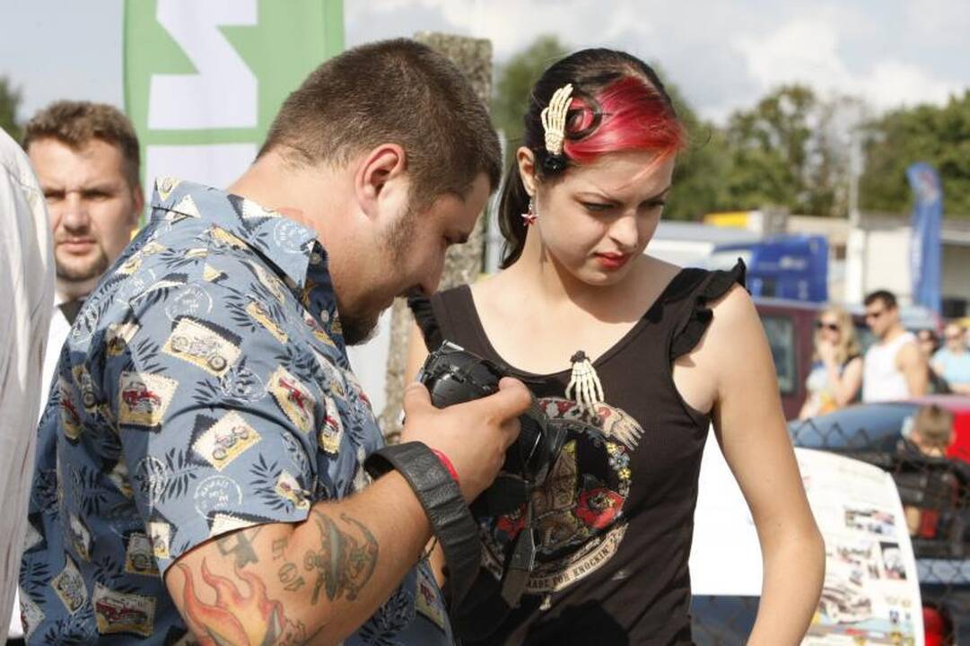 Palangos gatves papuošė įspūdingi automobiliai