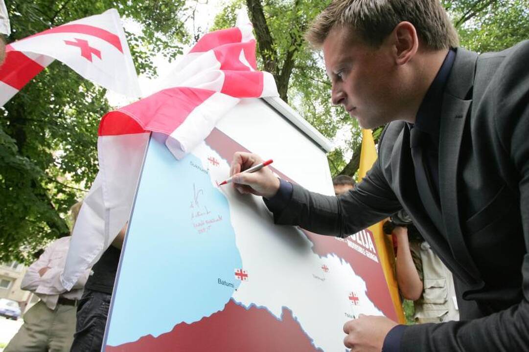 Konservatoriai prie Rusijos ambasados reiškė paramą Gruzijai