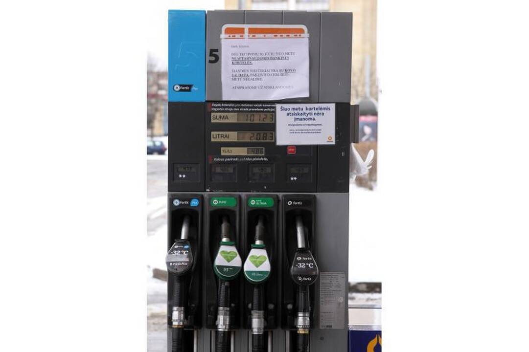 Degalinėse negalima mokėti kortelėmis, nusipirkti alkoholio